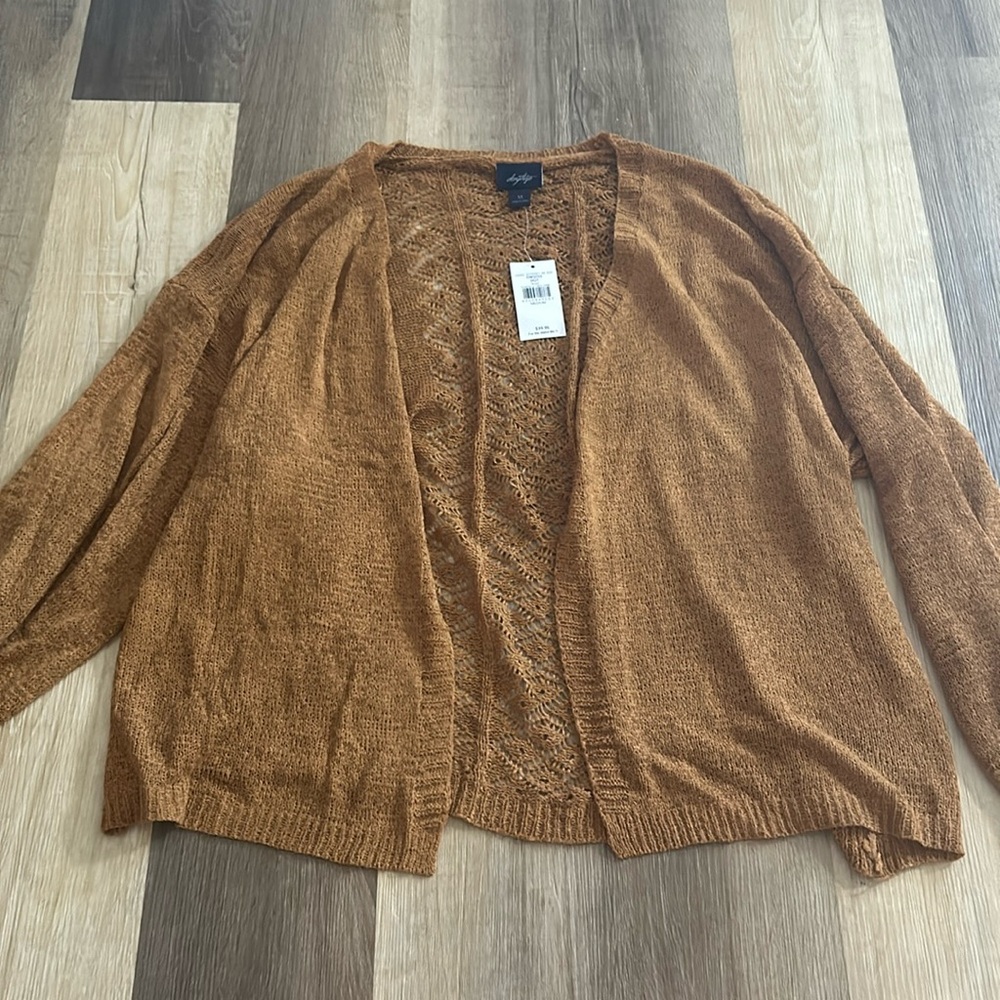 NWT Daytrip (from Buckle) cardigan with crochet back detail